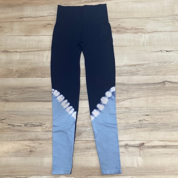 PINK Victoria's Secret Pants - Pink Victoria’s Secret Cool & Comfy compression Leggings.